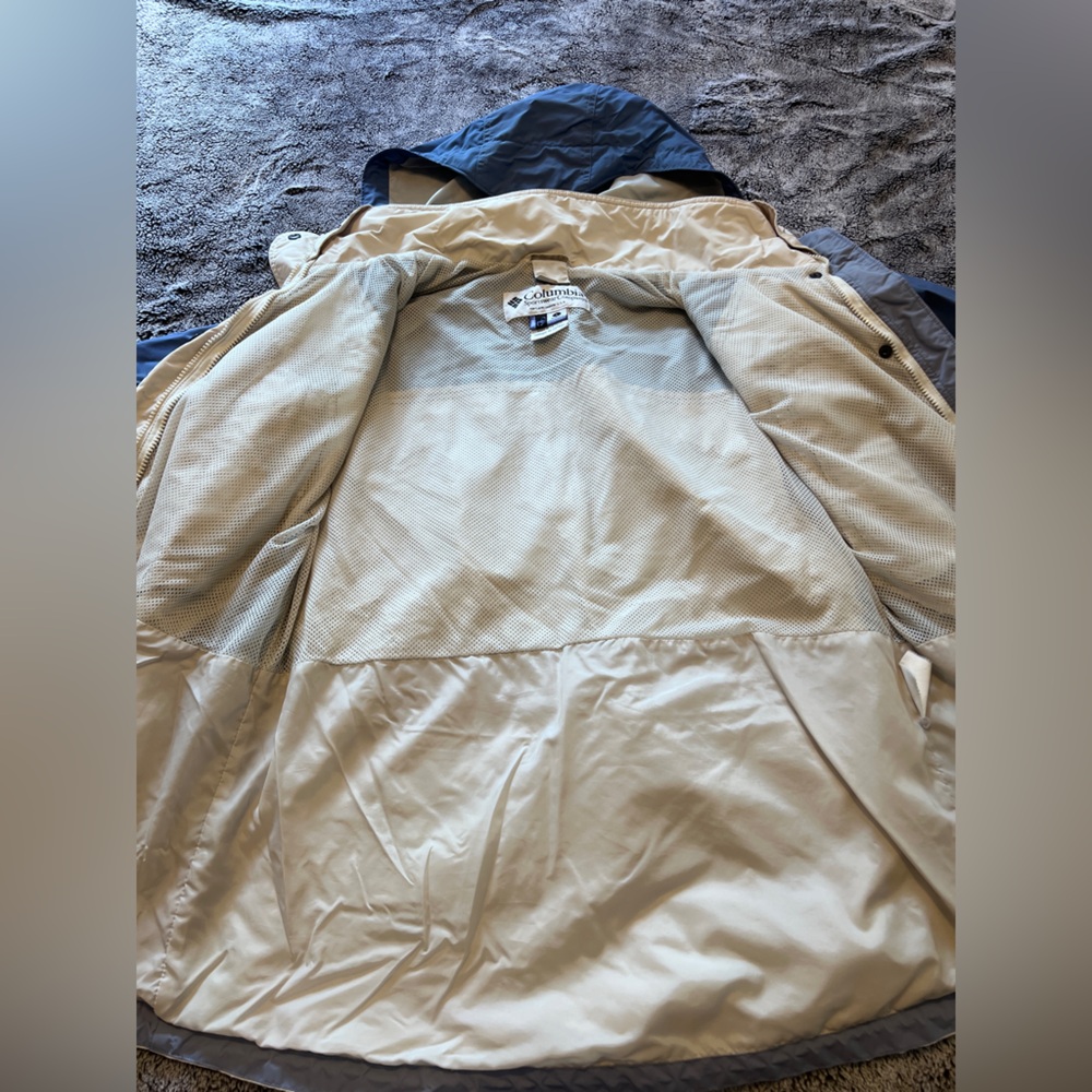 Women’s Columbia Blue and Cream Shell Jacket - Picture 9 of 10